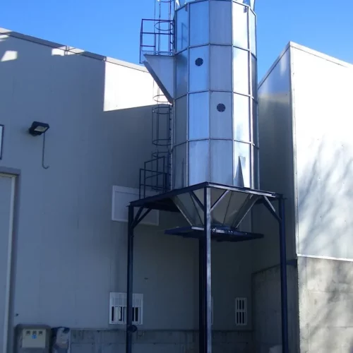 Unidad central de filtración industrial funcionando